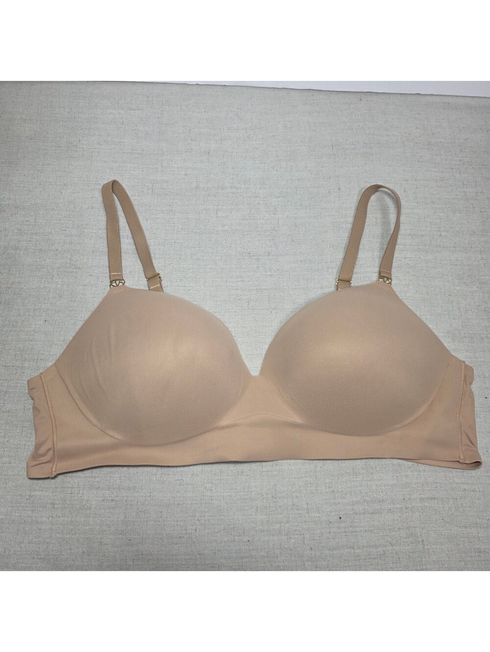 Victoria's Secret Love Cloud Wireless Push Up Bra 40C Nude Convertible Racerback